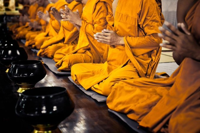 Investigan a una mujer y a varios monjes por un escándalo sexual y financiero en Tailandia