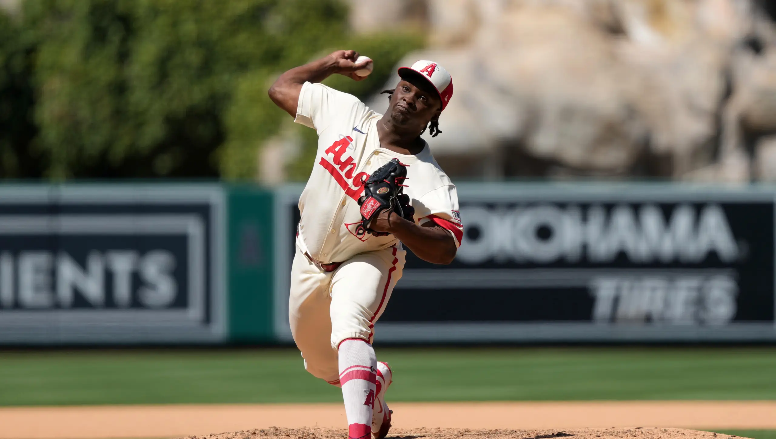 Lanzador relevista dominicano José Fermín de los Angelinos de Los Ángeles