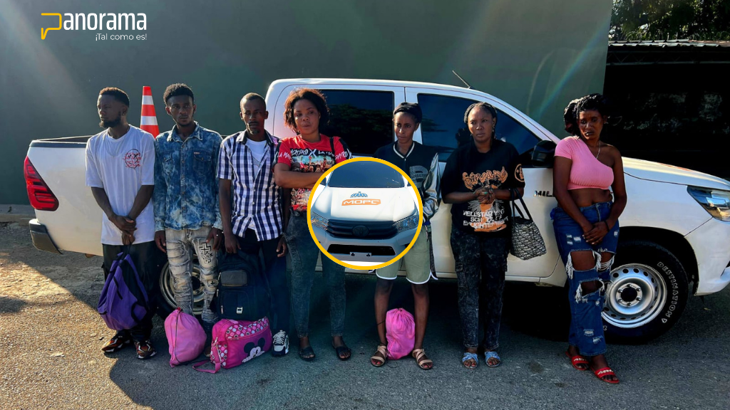 Miembros del Ejército de República Dominicana detuvieron un empleado del Ministerio de Obras Públicas que transportaba a un grupo de haitianos en condición migratoria irregular en un vehículo oficial.