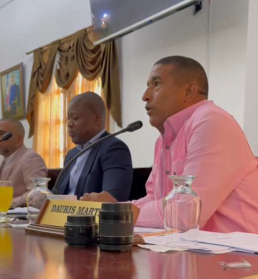 El regidor del Partido Revolucionario Dominicano (PRD) en San Pedro de Macorís, Dauris Martínez, criticó duramente que los obreros del Ayuntamiento continúen percibiendo salarios de miseria, a pesar de que el Concejo de Regidores aprobó un aumento del 40% para este sector.