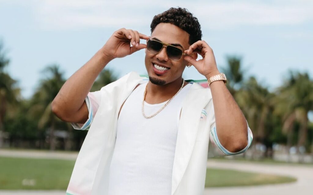 Myke Towers lanza álbum musical titulado “Island Boyz”