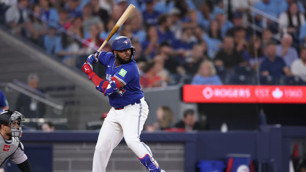 Vladimir Guerrero Jr con hit remolcador de dos vueltas