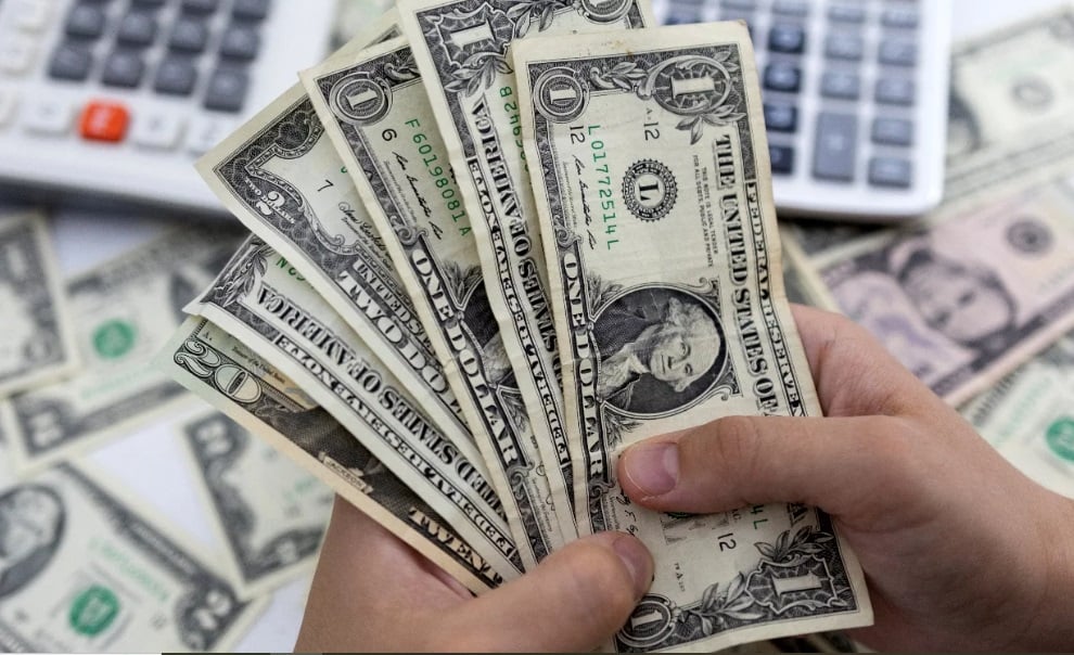 Advierten efecto de posible impuesto del 1 % a remesas desde EE. UU. para RD