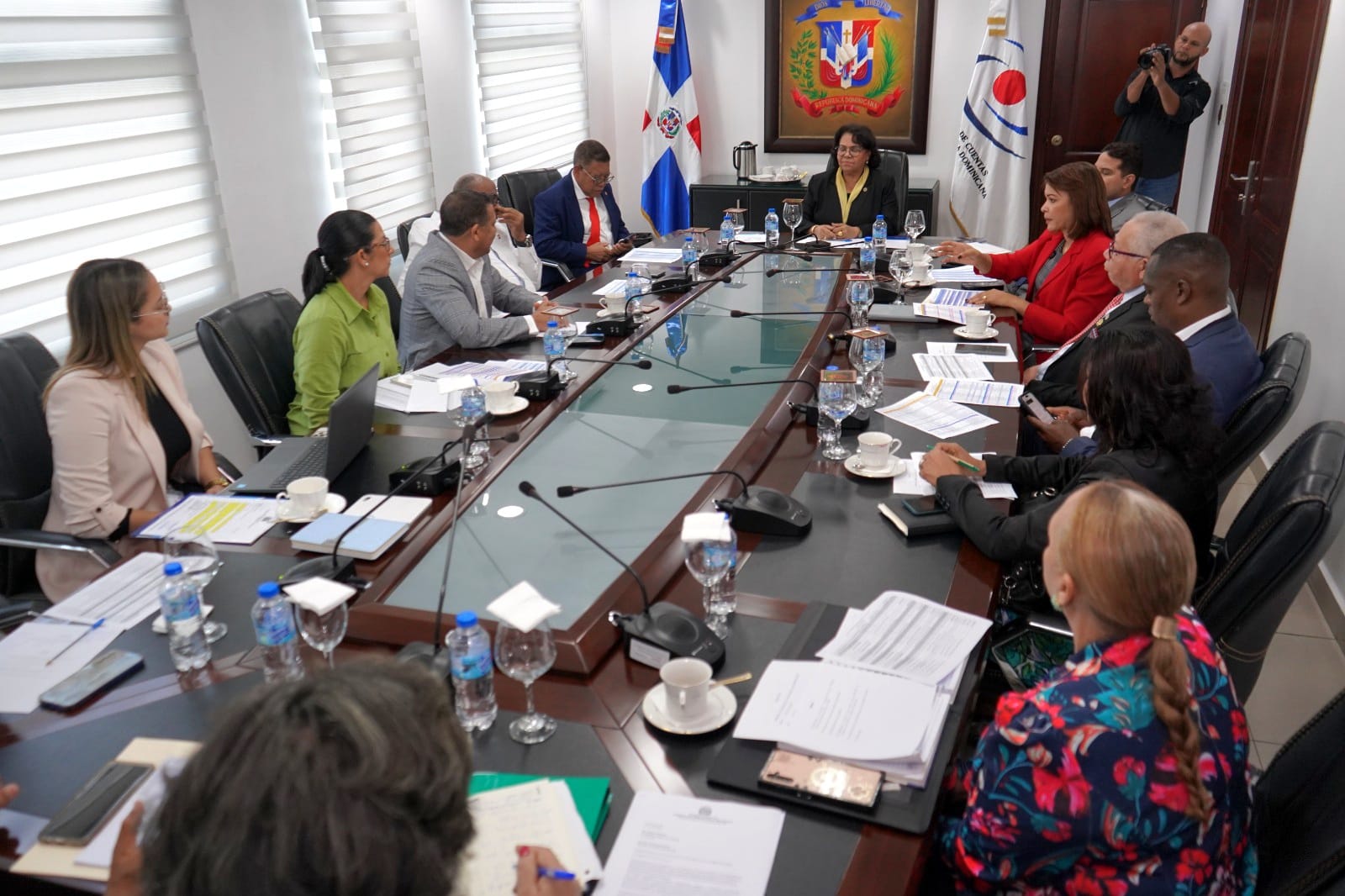 Ante la falta de declaración jurada de patrimonio de una gran parte de los funcionarios municipales, las entidades que agrupan a los alcaldes y directores distritales sostuvieron un encuentro con el pleno de la Cámara de Cuentas con el fin de avanzar en el mandato legal.