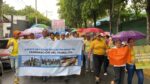 Decenas de miembros de la Asociación de Padres, Madres, y Tutores (Apmae), del Centro Educativo Parroquial Cristo Rey, ubicado en la Prolongación Tiradentes, marcharon por varias calles y avenidas de la popular barriada, para exigir a las autoridades del Ministerio de Educación, la terminación de la construcción del pabellón de la secundaria de dicha escuela. 