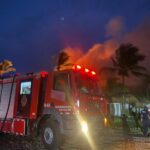 Bomberos intentan sofocar incendio en villas Caletón de Cap Cana / Fuente externa