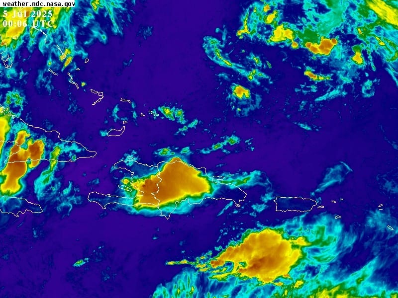 El Instituto Dominicano de Meteorología (Indomet) informó esta noche que durante la madrugada de este sábado se producirán aguaceros sobre distintas provincias del país debido a la incidencia indirecta de una onda tropical y una vaguada.