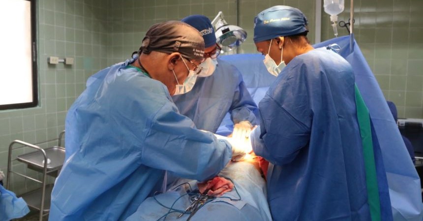 Desde este lunes y durante la semana serán sometidas a reconstrucción mamarias, 20 de 30 pacientes con edades comprendidas entre 29 y 62 años, seleccionadas previa evaluación médica