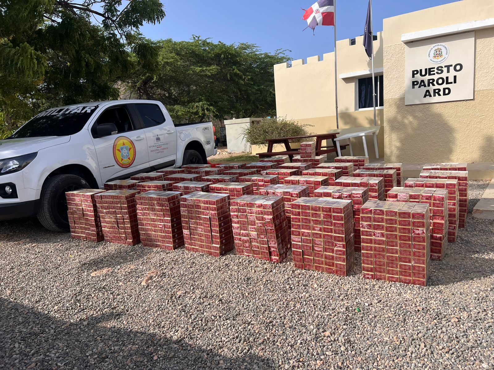 Armada recupera 381,600 Unidades de cigarrillos de contrabando en operativo en Montecristi