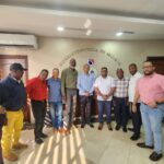 La Coordinadora Nacional de Motoconchistas (Coodinamoto) y el Consejo Nacional de Motoconchos (Consemoto) firmaron un acuerdo con la Superintendencia de Seguros que frena el alza del seguro obligatorio para motocicletas, en beneficio de miles de trabajadores del transporte informal en motocicleta a nivel nacional.