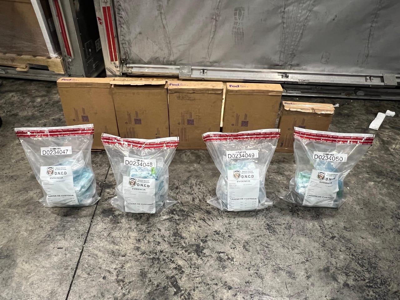 DNCD frustra envío de 17 paquetes presumiblemente cocaína a Estados Unidos
