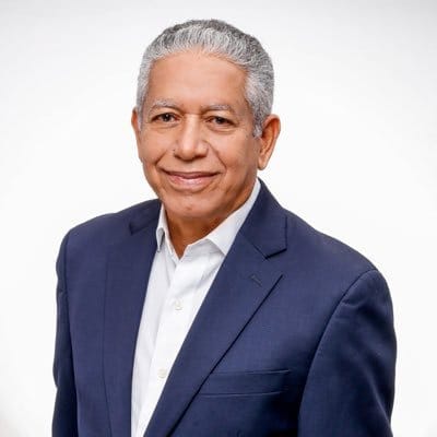 El vicepresidente del Partido Revolucionario Dominicano (PRD) Héctor Guzmán calificó como insuficiente el llamado del presidente Luis Abinader a los aspirantes presidenciales del Partido Revolucionario Moderno (PRM) para que renuncien si están haciendo campaña política dos años antes de los que establece la ley.