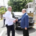 Presidente Luis Abinader se reúne con Hipólito Mejía para tratar crisis haitiana