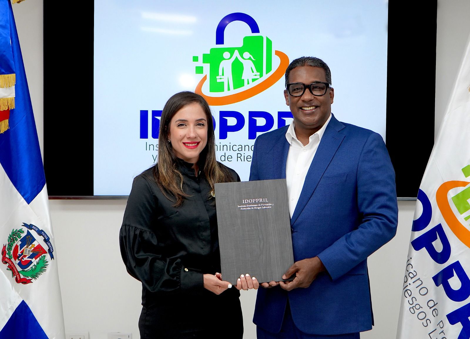 El Instituto Dominicano de Prevención y Protección de Riesgos Laborales (Idoppril) renovó el acuerdo de colaboración con la Fundación Yo También Puedo, a favor de los hijos de empleados de la entidad aseguradora con espectro autista o síndrome de Down.