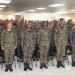 El Ejército de República Dominicana celebró la graduación de 433 de sus miembros egresados de las Escuelas de Infantería para Oficiales, Suboficiales, Alistados e Idiomas, en un acto realizado en el Campamento Militar “General de Brigada Elio Osiris Perdomo Rosario E.N.”, sede de la Dirección General de Educación, Capacitación y Entrenamiento Militar del Ejército.
