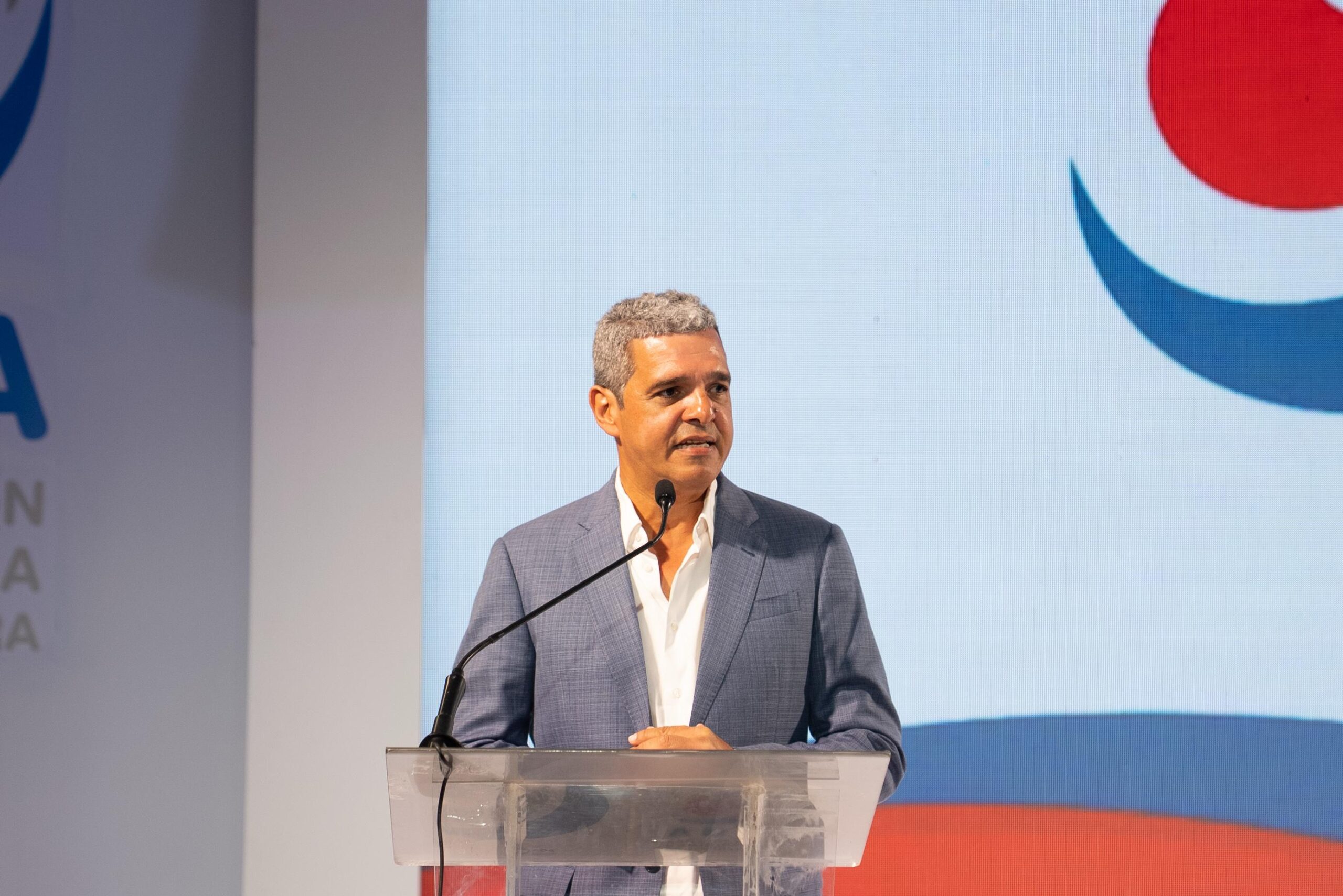 El presidente de la Asociación Dominicana de Avicultura (ADA), Pavel Concepción, informó este domingo que los productores que representan más del 80 % de la producción nacional de pollos mantienen su compromiso con la población dominicana, al ofrecer precios justos y estables, a pesar de las variaciones momentáneas en el mercado.