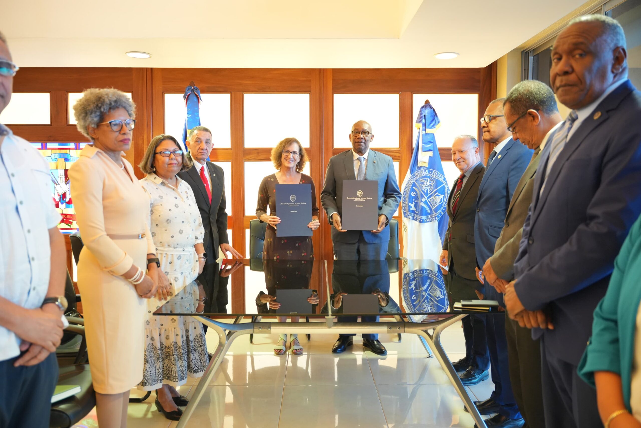 La Universidad Autónoma de Santo Domingo (UASD) firmó un acuerdo con la University of Massachusetts Amherst (UMA), con el objetivo de establecer una relación de cooperación e investigación académica.