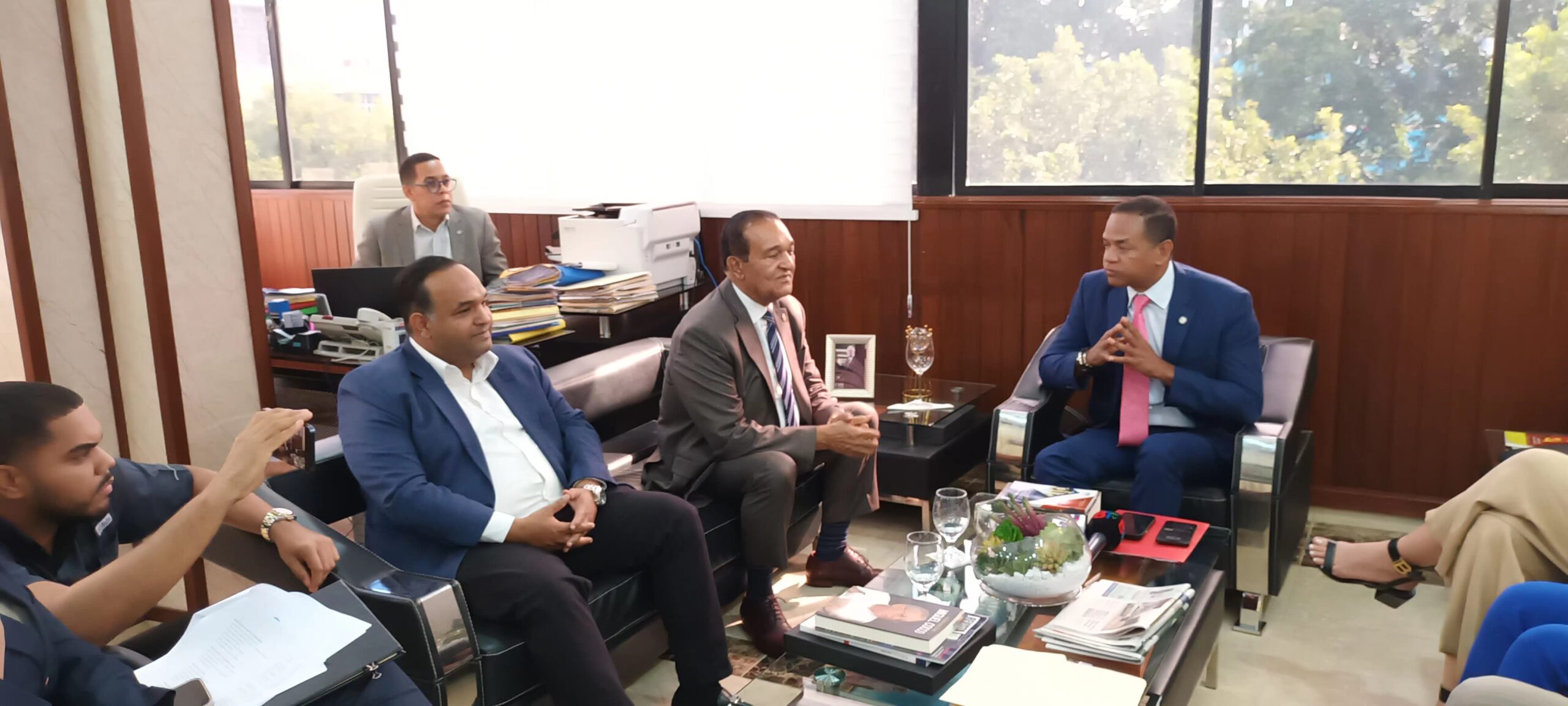 Superintendente de Seguros responde a solicitud de Conatra que exige solución ante aumento pólizas de vehículos