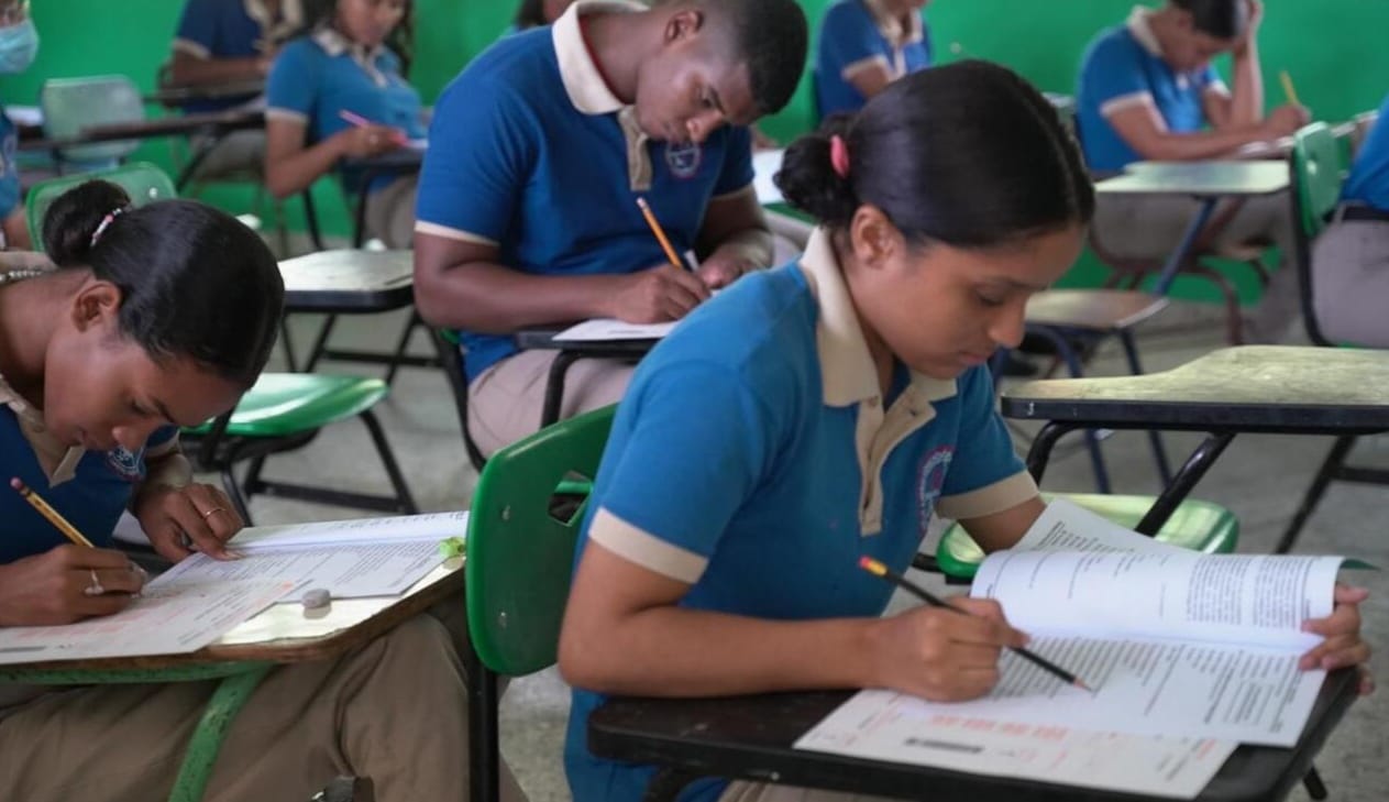 El Ministerio de Educación de la República Dominicana (Minerd) informa que 88,538 estudiantes de Secundaria y Educación Media General de Adultos fueron promovidos tras la primera convocatoria de las Pruebas Nacionales 2025, celebrada entre el 24 y el 29 de junio.