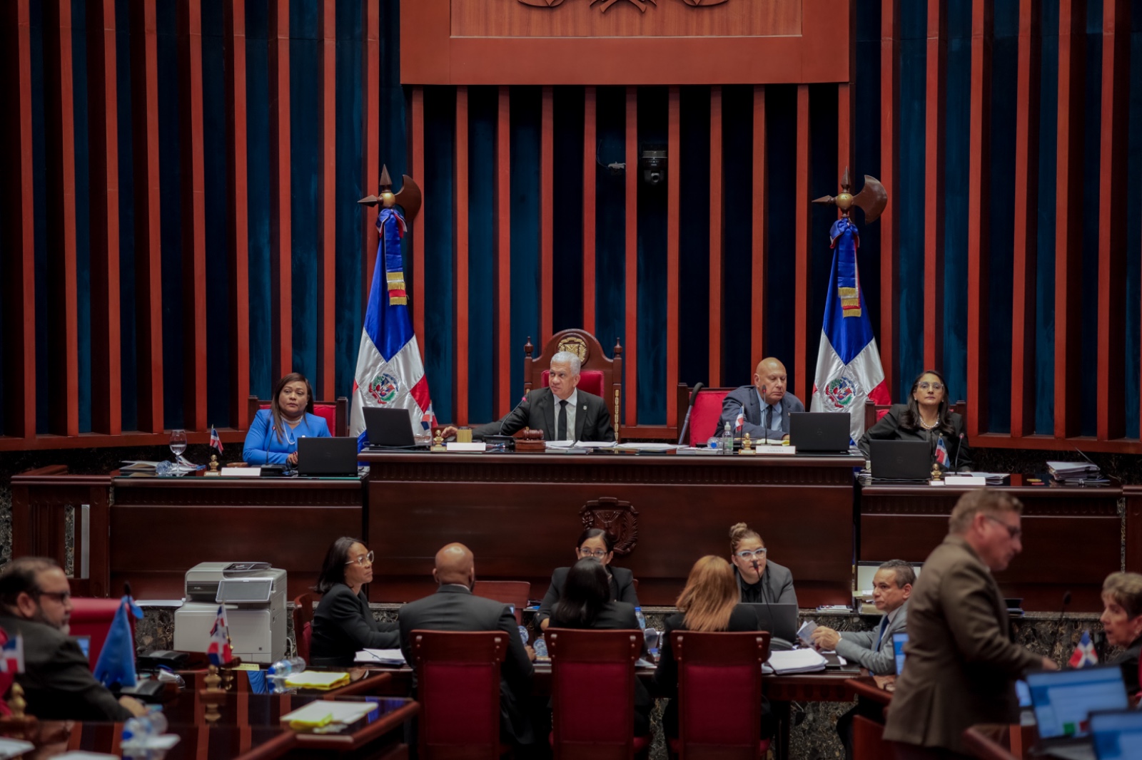 El Senado aprobó en primera lectura con modificaciones, el Proyecto de Ley de Contrataciones Públicas, una iniciativa remitida por la Cámara de Diputados.