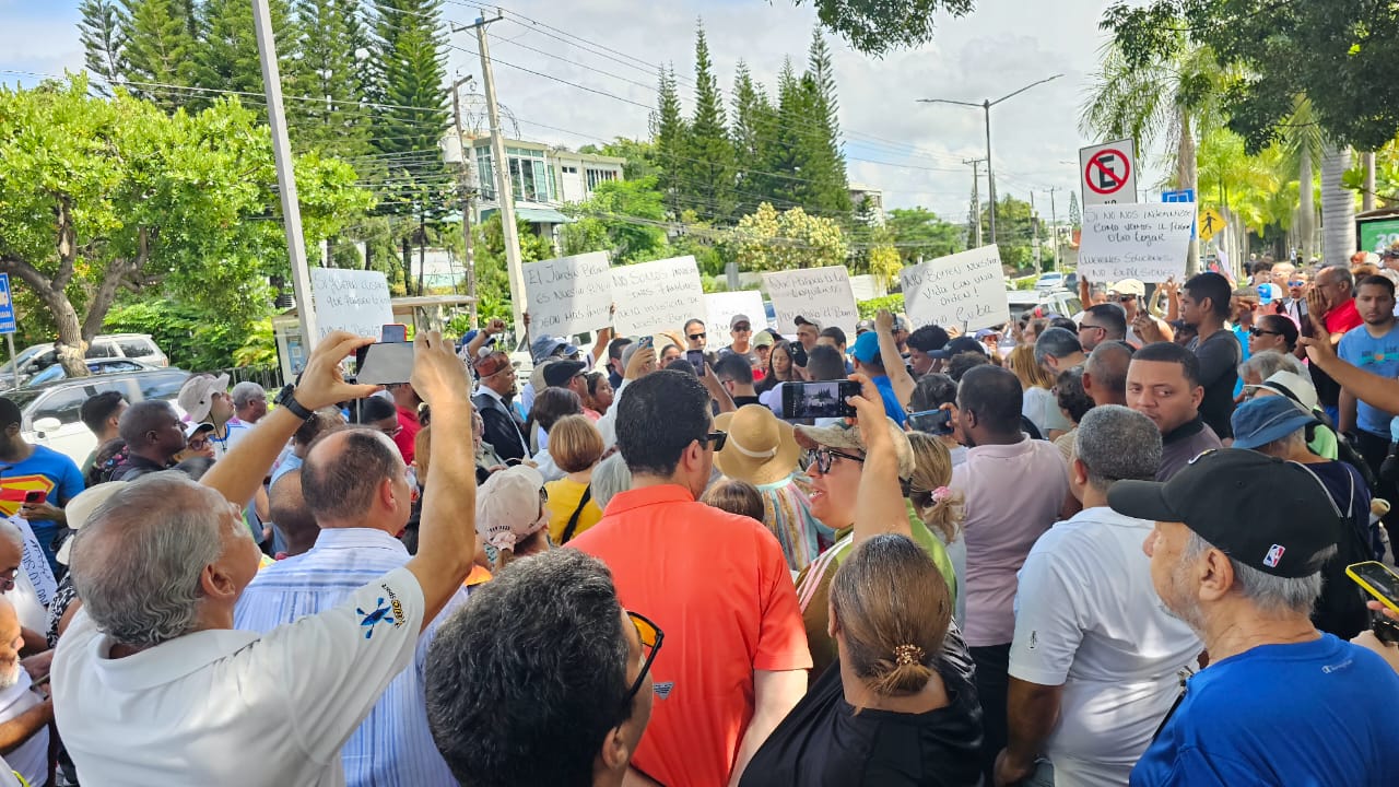 Portesta frente al Jardín Botánico / Karina Jiménez
