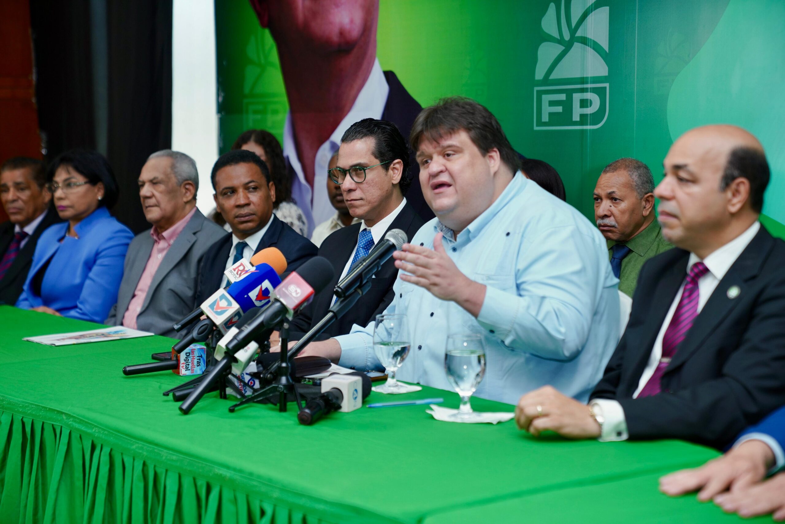 Denuncian que Gobierno gasta casi 4 mil millones en pensiones especiales sin justificación