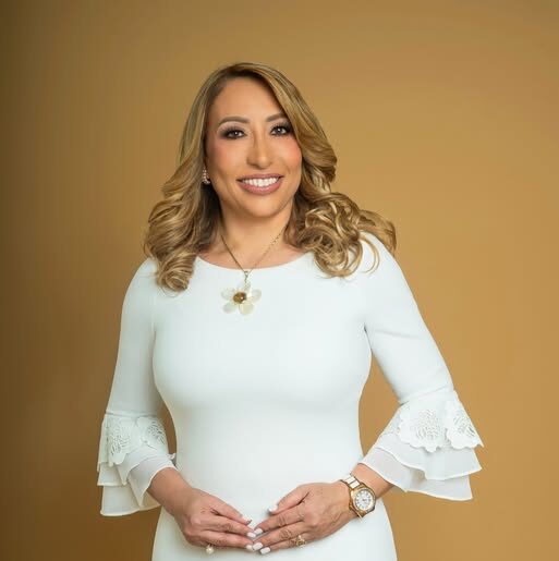 La abogada y docente universitaria Carmen Chevalier, actual vicedecana de la Facultad de Ciencias Jurídicas y Políticas de la Universidad Autónoma de Santo Domingo (UASD), consolida su liderazgo académico como firme aspirante al Decanato para el período 2026–2030, con una propuesta centrada en la excelencia, la innovación y el compromiso social.