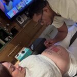 La hija de la artista urbana La Materialista y el productor artístico Eury Matos ya nació. La cantante le dio la exclusiva de su alumbramiento a la revista People en Español. Emery llegó a las 12:25 del pasado sábado 19.