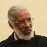 El coordinador general del Movimiento Rebelde (MR) Juan Hubieres pidió este sábado a la procuradora de la República, Yeny Berenice Reynoso, instruir a la Fiscalía de Samaná, para que investigue los abusos contra los campesinos de la comunidad de Agua Santa del Bajo Yuna, quienes demandan les entreguen sus tierras y mantiene a cuatro detenidos.