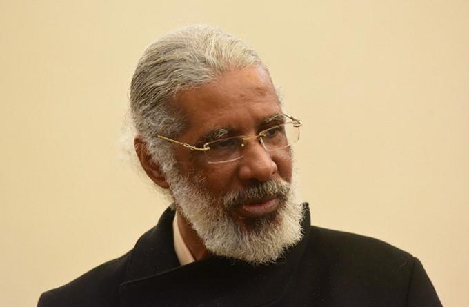El coordinador general del Movimiento Rebelde (MR) Juan Hubieres pidió este sábado a la procuradora de la República, Yeny Berenice Reynoso, instruir a la Fiscalía de Samaná, para que investigue los abusos contra los campesinos de la comunidad de Agua Santa del Bajo Yuna, quienes demandan les entreguen sus tierras y mantiene a cuatro detenidos.