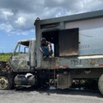 Un camión recolector de desechos sólidos de la Alcaldía de San Antonio de Guerra quedó completamente inutilizado tras incendiarse debido a un cortocircuito en su sistema eléctrico.