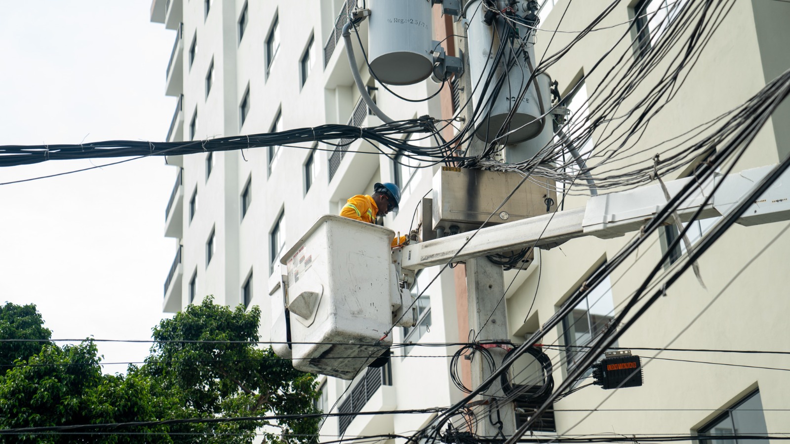 Edesur Dominicana informó que durante el primer semestre del año 2025 recuperó RD$28,157,865.46 y 1,482,340 kilovatios/hora (kWh) de energía, luego de firmar 214 acuerdos de conciliación con clientes que fueron objeto de actas de fraude levantadas por la Procuraduría General Adjunta para el Sistema Eléctrico (Pgase).