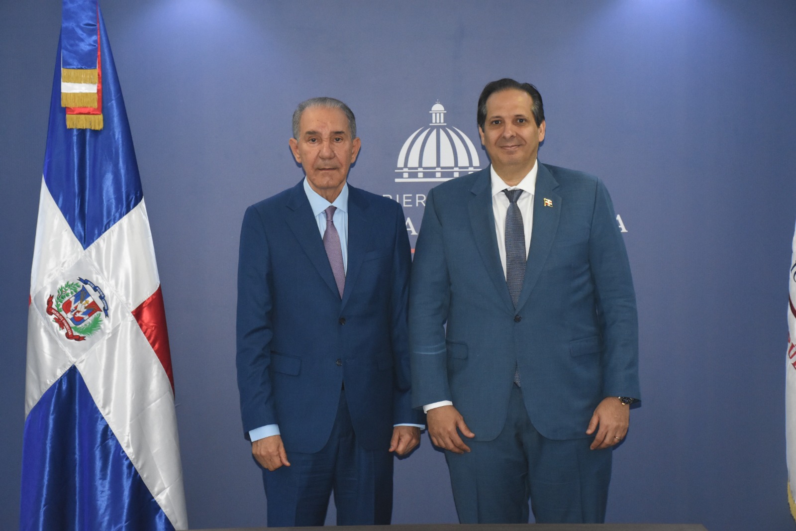 Los ministerios de Educación Superior, Ciencia y Tecnología (MESCyT) y de Salud Pública, Víctor Atallah acordaron fortalecer el sistema nacional de legalización, acreditación, homologación y revalidación de títulos universitarios expedidos por instituciones extranjeras.