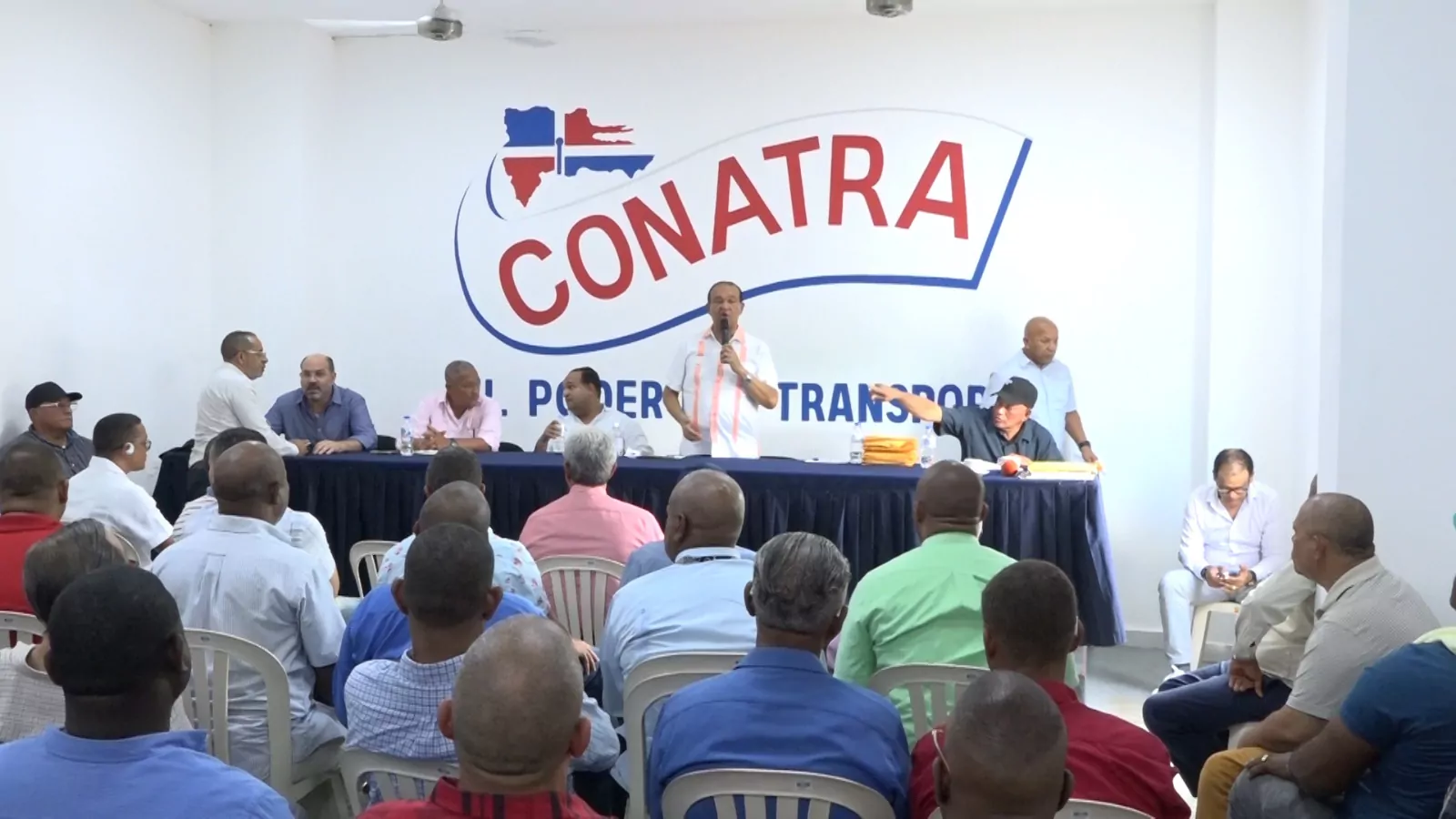 Solicitan al Gobierno reconsidere aumento en pólizas en seguros de ley para choferes de Conatra