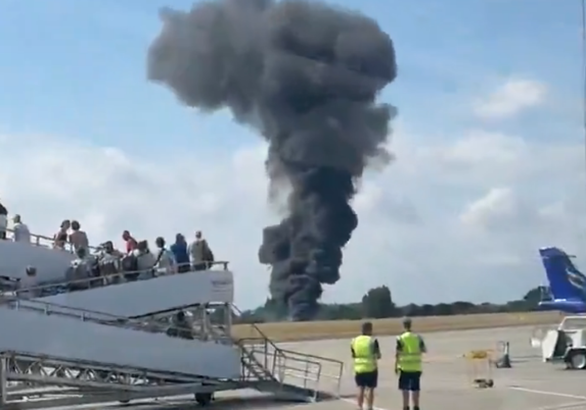 Un avión se ha estrellado en el aeropuerto de Southend, en Londres, según han confirmado las autoridades. Tanto la Policía de Essex como el Servicio de Ambulancias del Este de Inglaterra se encuentran trabajando en el incidente, que lo han calificado como «grave». También se han desplazado hasta allí cuatro equipos de bomberos. Se desconoce si hay víctimas.