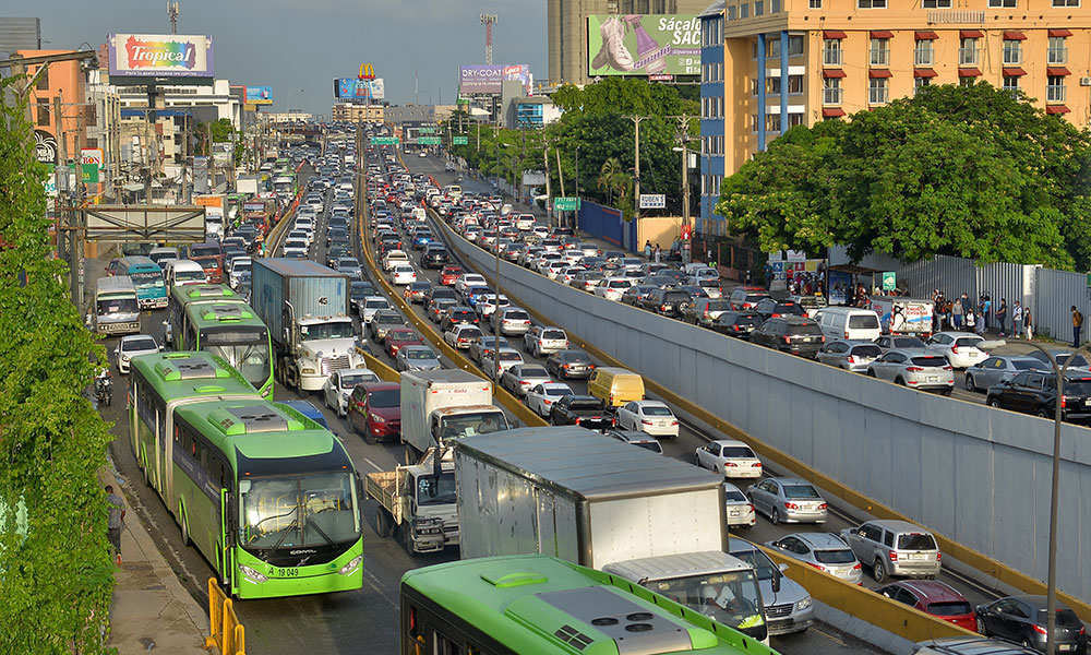 Conoce las rutas alternas tras restricción de giros a la izquierda en Av. Lope de Vega como parte del plan “RD Se Mueve”