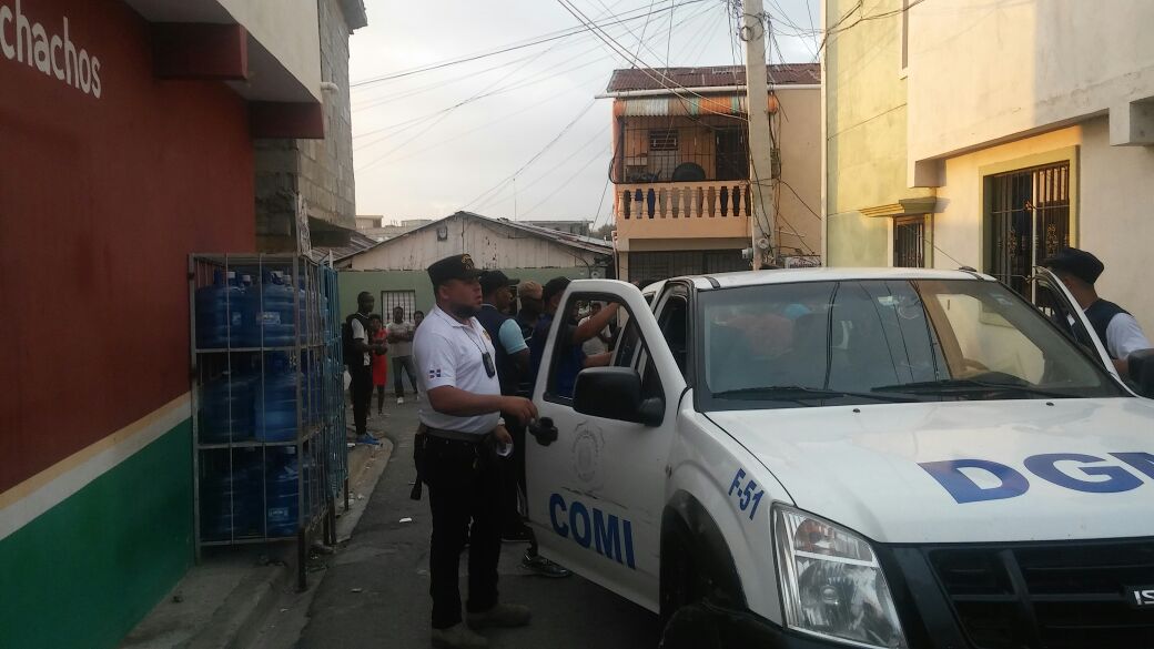 Haitianos agreden con palos y piedras a los agentes de Migración; DGM detuvo a los indocumentados