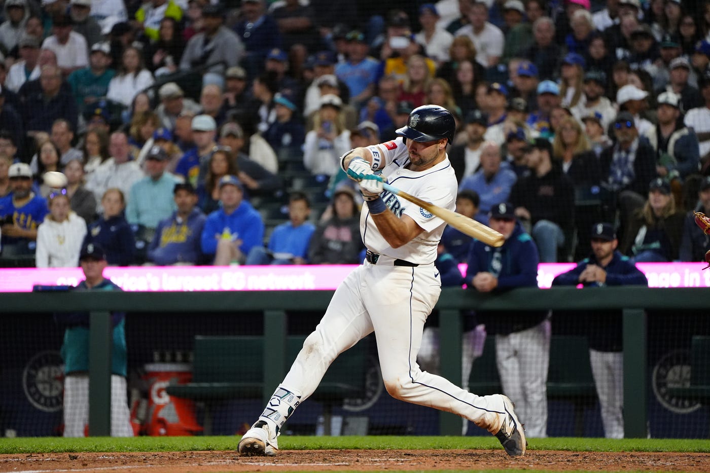 Cal Raleigh, receptor de los Marineros de Seattle, tiene 33 jonrones.