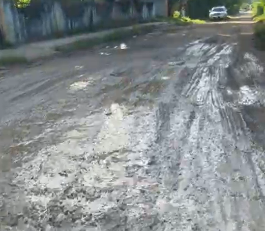 Líderes comunitarios de El Talado, Las Mercedes y otras localidades del distrito municipal Chirino, en Monte Plata, hicieron un llamado urgente al presidente de la República, Luis Abinader, para que se cumplan las promesas de infraestructura realizadas a estas comunidades hace más de un año