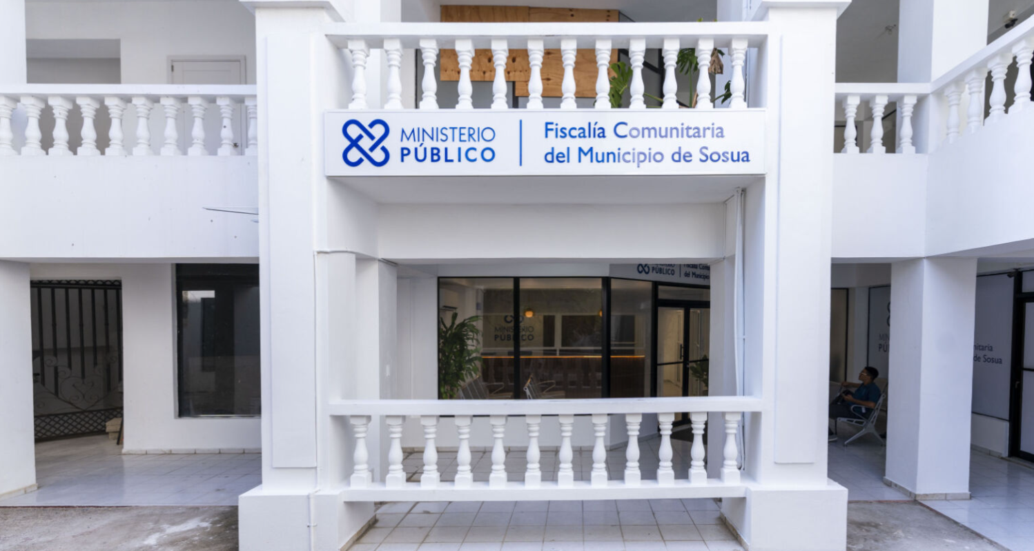 La procuradora general de la República Yeni Berenice Reynoso inuaguró una Fiscalía Especial en Sosúa, instalada como parte de la segunda fase de la Operación contra redes de trata de personas, con un enfoque particular para sus primeros seis meses, en la investigación y procesamientos de casos relacionados con el proxenetismo, la trata y tráfico de personas, el microtráfico y la explotación sexual.
