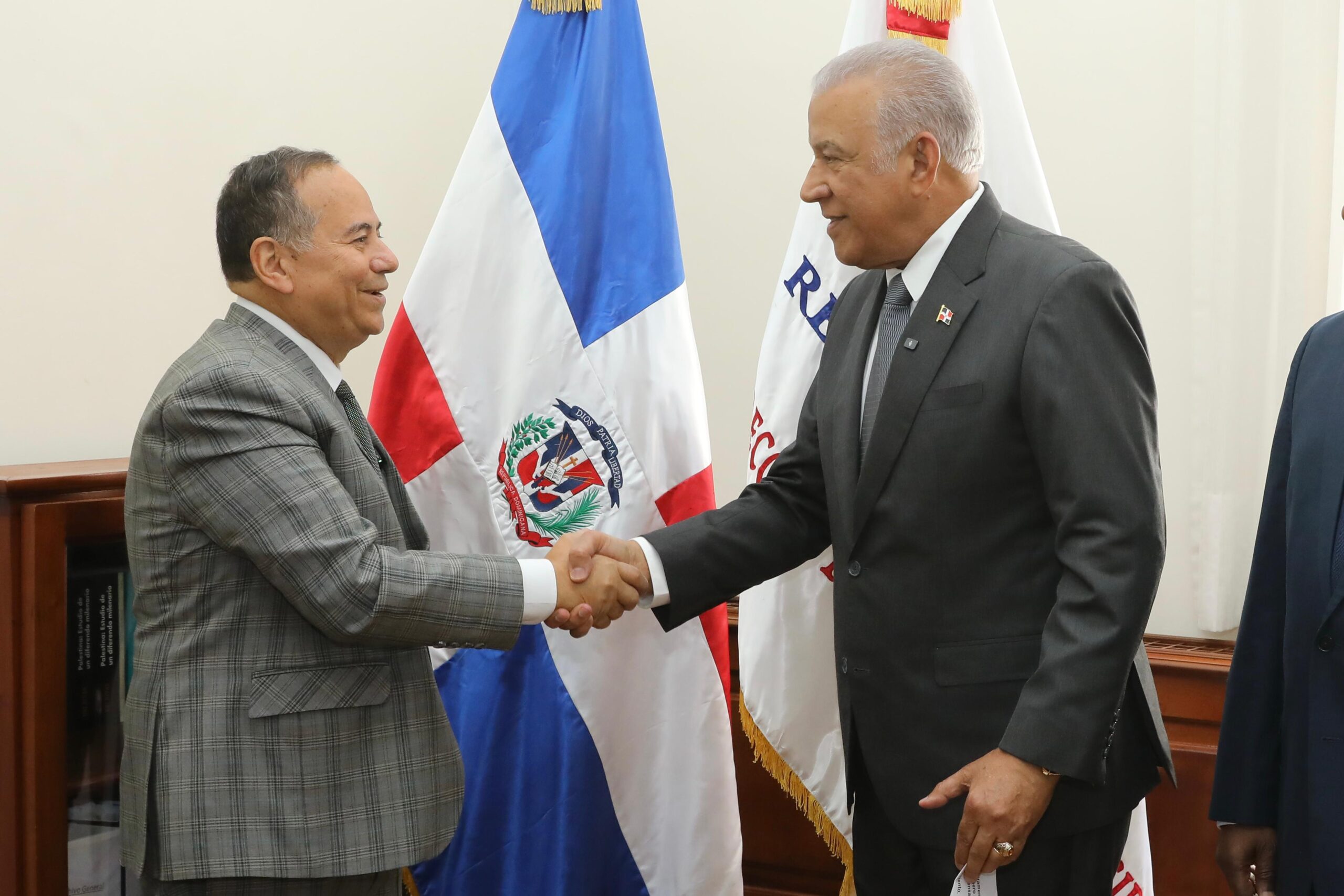 Juramentación de Alberto Caminero