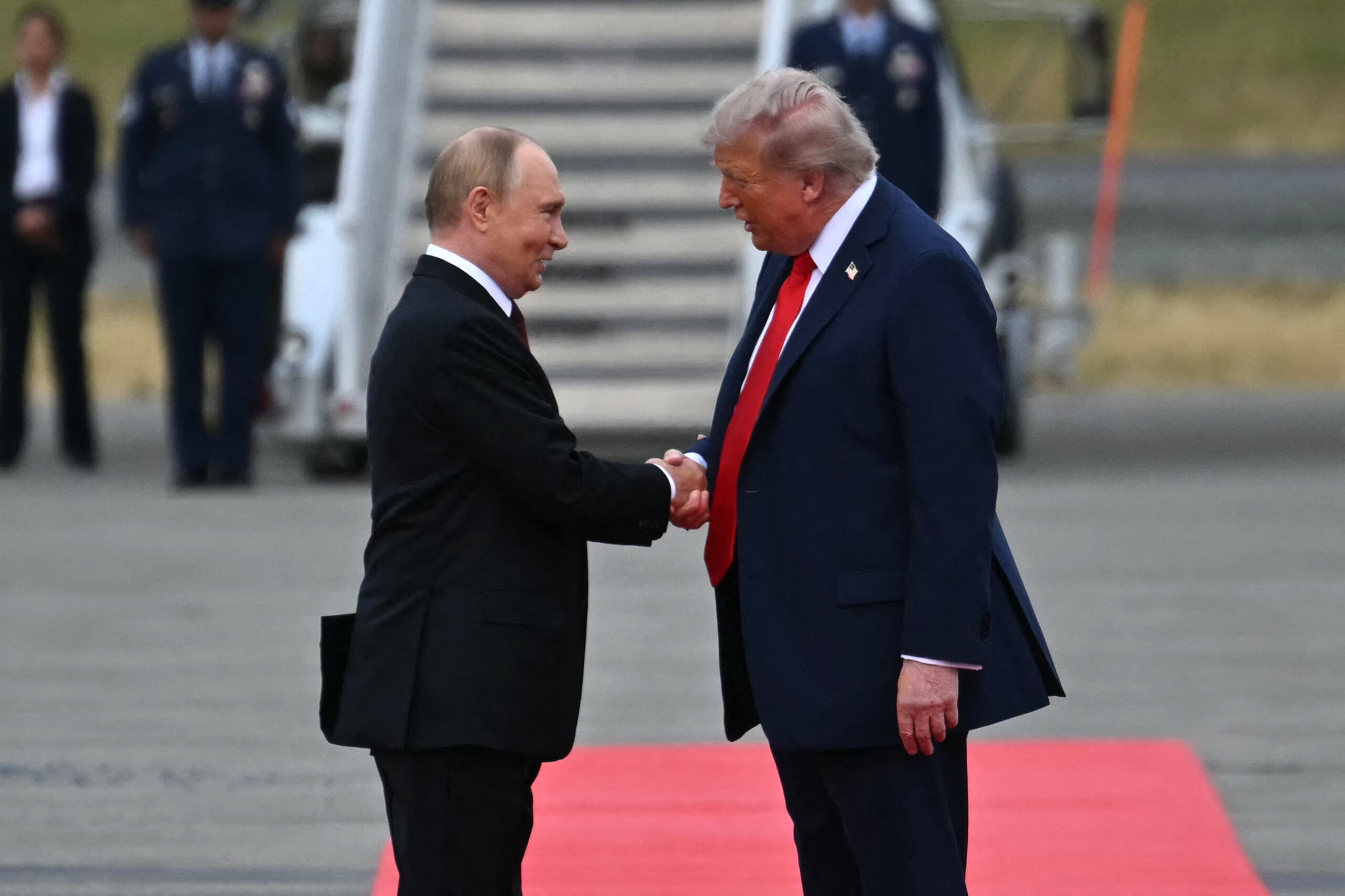 Trump y Putin llegan a Alaska para negociar el fin de la guerra en Ucrania