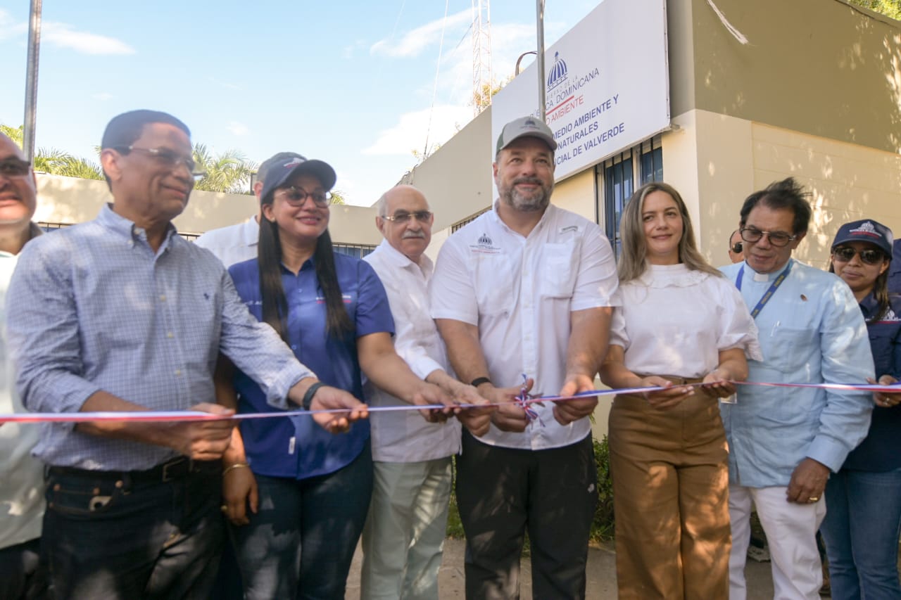 El ministro de Medio Ambiente y Recursos Naturales, Paíno Henríquez encabezó las inauguraciones