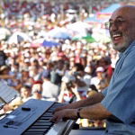 Eddie Palmieri, el reconocido pianista ganador de múltiples premios Grammy y fundador de las orquestas La Perfecta, La Perfecta II y Harlem River Drive, falleció este miércoles, confirmaron el pianista Oscar Hernández y el productor y audiófilo, Richie Viera.