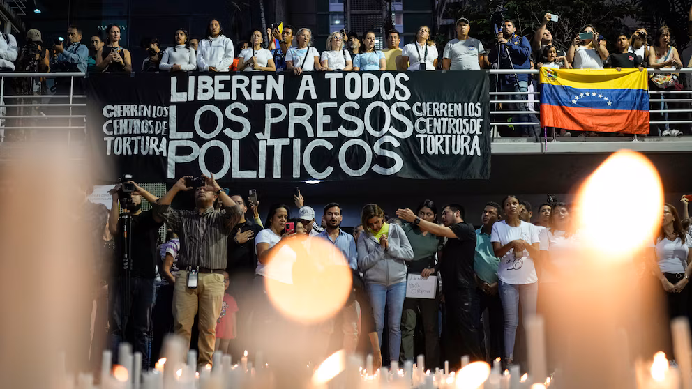Familiares de presos políticos en una protesta en Caracas (AP Foto/Matías Delacroix/Archivo)