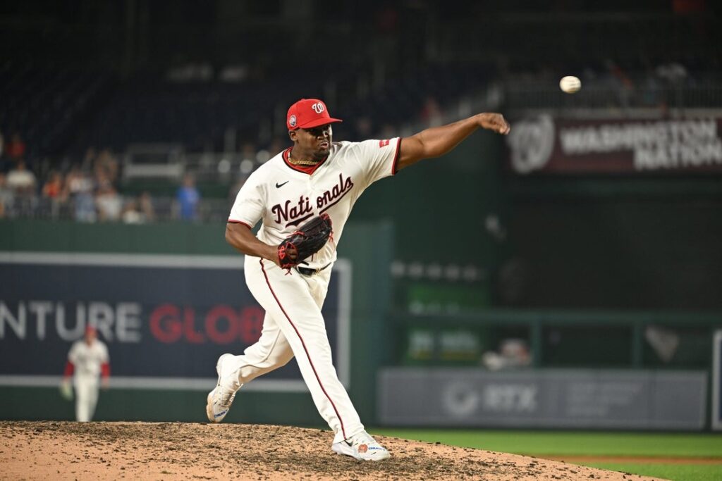 El lanzador relevista dominicano José A. Ferrer