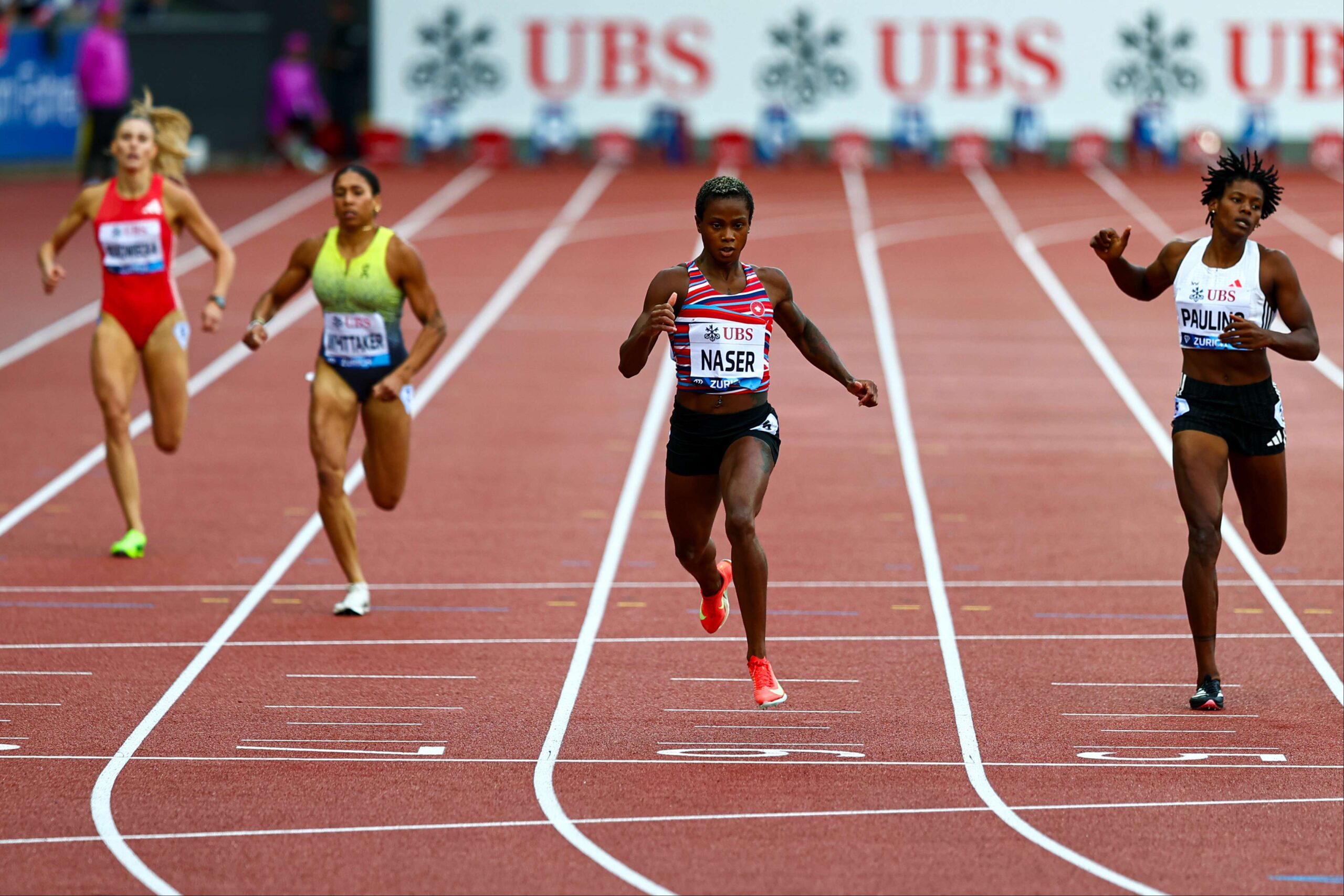 Momento en el que la atleta bairení, Salwa Eid Naser, gana los 400 metros femeninos con un récord de 48.70. Tiempo más rápido jamás alcanzado en una final de la Liga Diamante.
