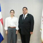 La ministra de Interior y Policía, Faride Raful, y el presidente del Colegio de Notarios, Jhon Richard Paniagua Feliz, luego del encuentro / Fuente externa