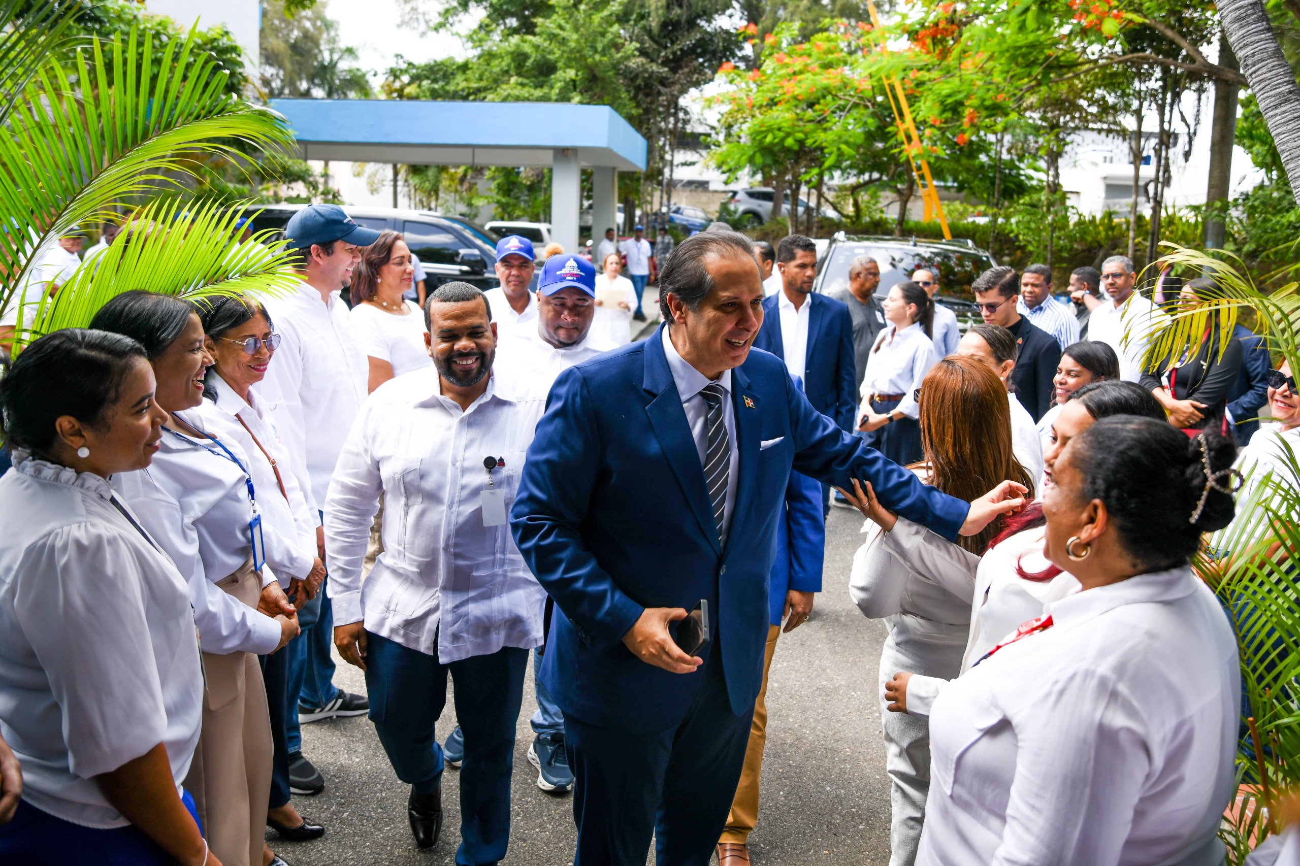 El ministro de Salud Víctor Atallah, inició este martes un recorrido por las Direcciones Provinciales y Áreas de Salud del país, con el objetivo de realizar un levantamiento integral de necesidades y detectar oportunidades de mejora en los servicios sanitarios.