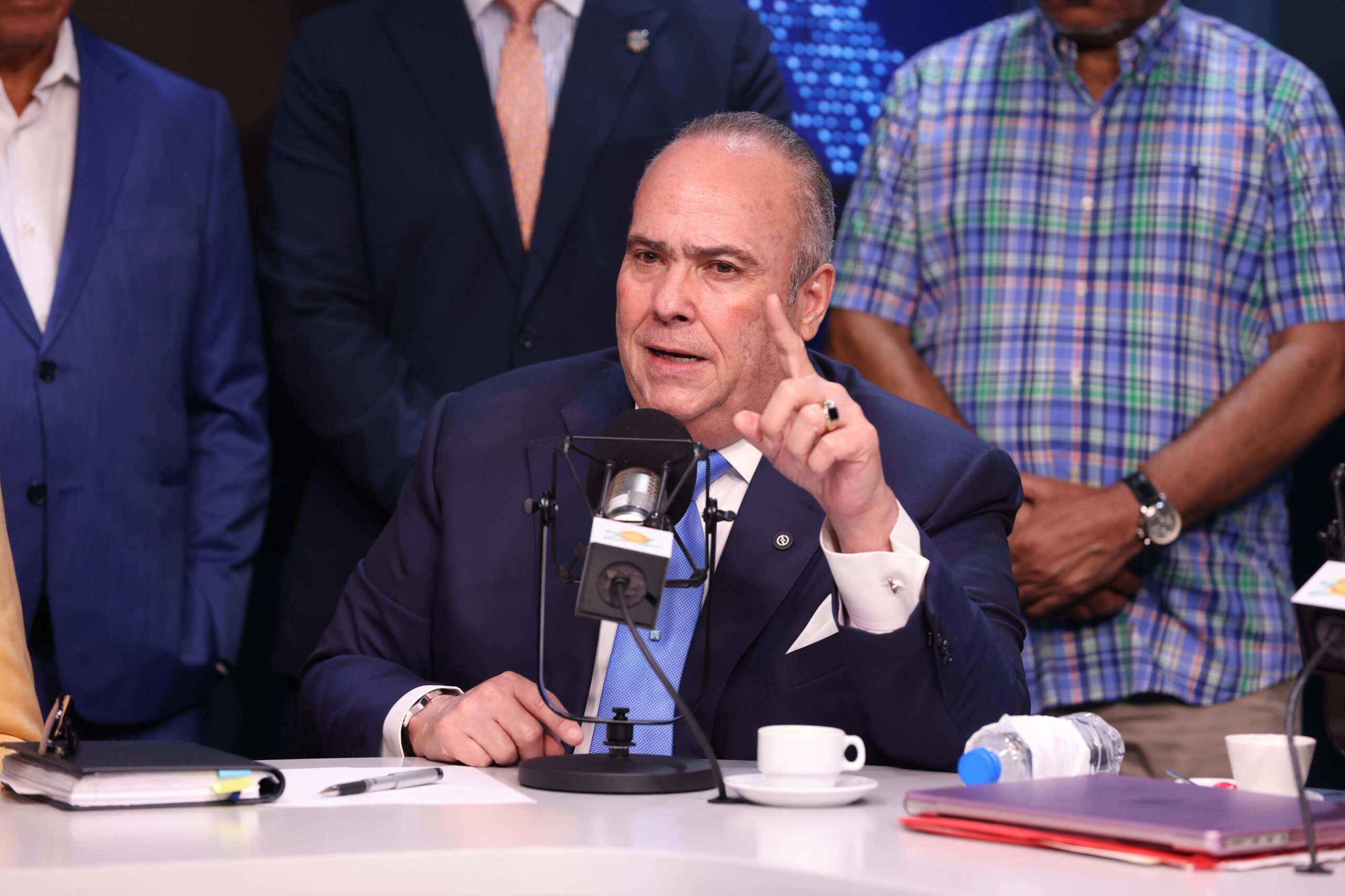 El dirigente político y exsenador, Charlie Mariotti, anunció formalmente su intención de aspirar a la Presidencia de la República, justificando su decisión en una trayectoria de servicio público y profundo conocimiento del funcionamiento del Estado.